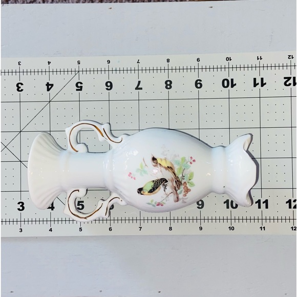 Pretty Bird Vase- Definitely Vintage, hand Painted Gold Gilding and Parakeet’s - Picture 14 of 16